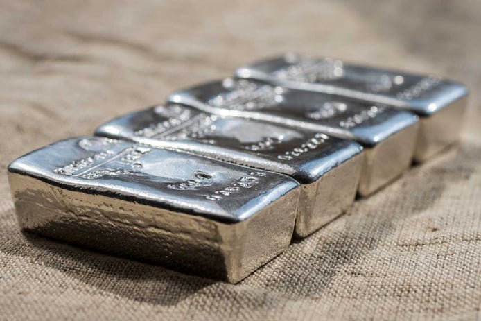 كيفية الاستثمار في الفضة وتداولها بطريقة مربحة؟