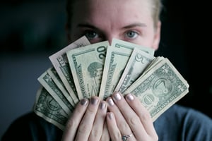 كيف تكون متداول ممول وهل هو مربح؟