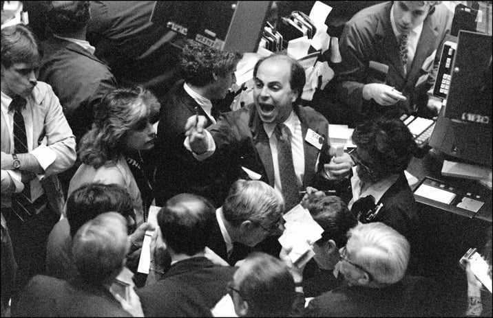 الفرق بين السوق الموازي والرئيسي، وما هو الأفضل؟