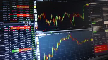 كيف أختار أفضل شركات شراء الأسهم؟
